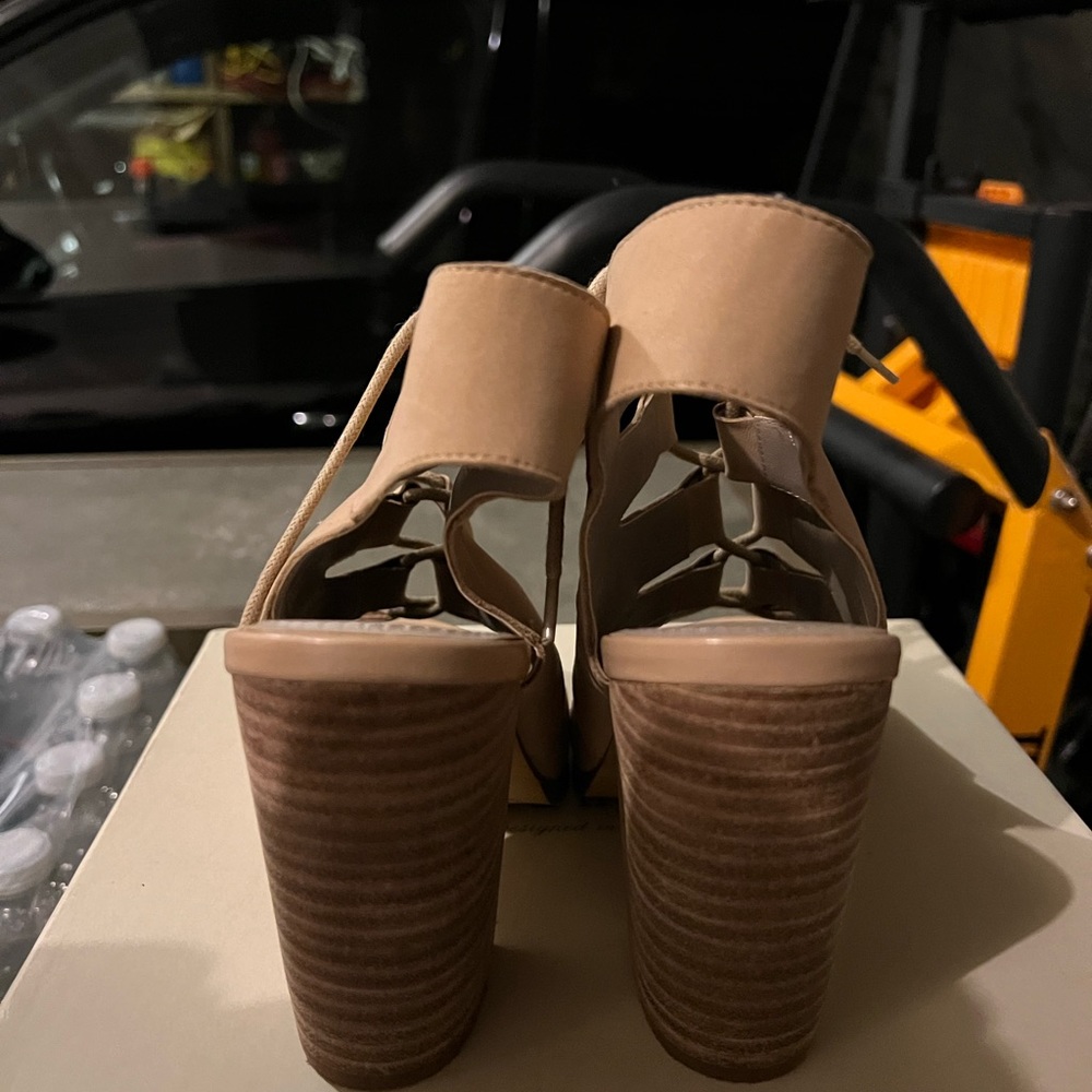 Strap heals - Picture 2 of 3